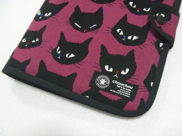 ８７３．黒猫だらけ柄　母子手帳ケースS　通帳＆カードケース　濃いピンク　再販５ 5枚目の画像