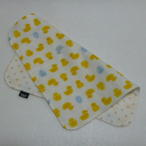 1046．黄色いアヒル柄の4重ガーゼハンカチ ラバーダック