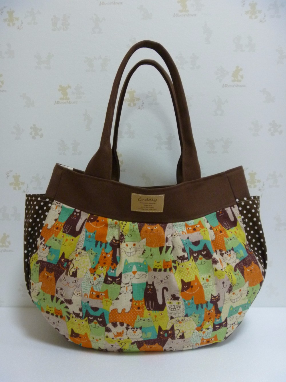 １．猫ビッシリ柄のトートバッグ　オレンジ系　再販９