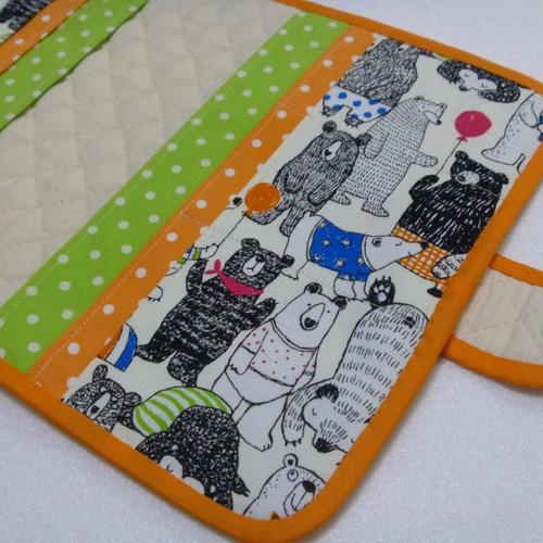 48．可愛い クマさん柄の母子手帳ケースM マルチケース 白 再販28