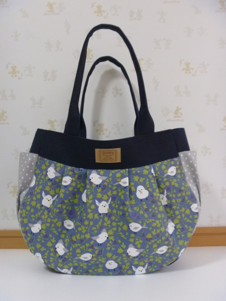 ２８５．シマエナガ柄のトートバッグ　小鳥　再販１３