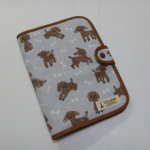 さくら✳︎ハンドメイド✳︎トイプードル柄　ティッシュケース　母made品 407．トイプードル柄の母子手帳ケースS 通帳ケース 再販10