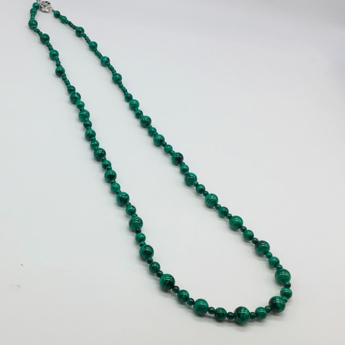 天然石 マラカイト(孔雀石)のロングネックレス ネックレス・ペンダント