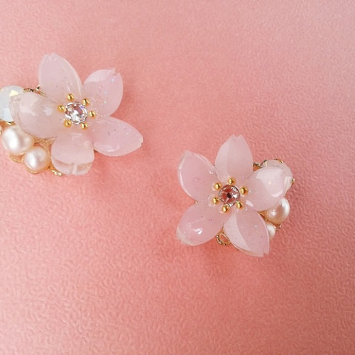 桜とビジューのイヤリング/ピアス イヤリング・ノンホールピアス