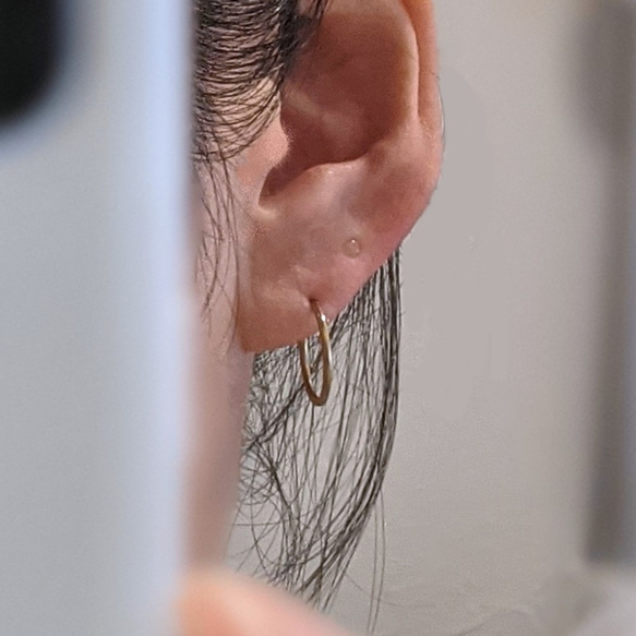 目立たない★ピンク系ペールオレンジLot no.1　楽　ガラスのピアス 　片耳販売　16G（シャフトの太さ1.2ｍｍ） 3枚目の画像