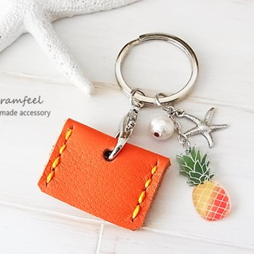 トロピカルなパイナップルの革キーホルダー＊オレンジキーカバー付き