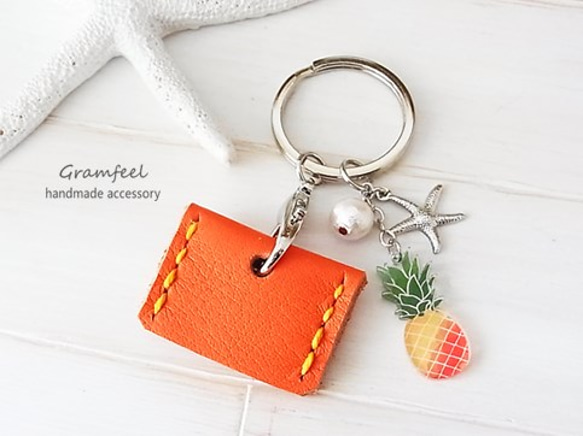 トロピカルなパイナップルの革キーホルダー＊オレンジキーカバー付き