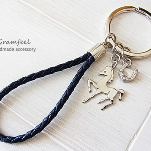 4色から選べる＊馬キーホルダー＊馬蹄チャーム付き＊干支 午年（2026年