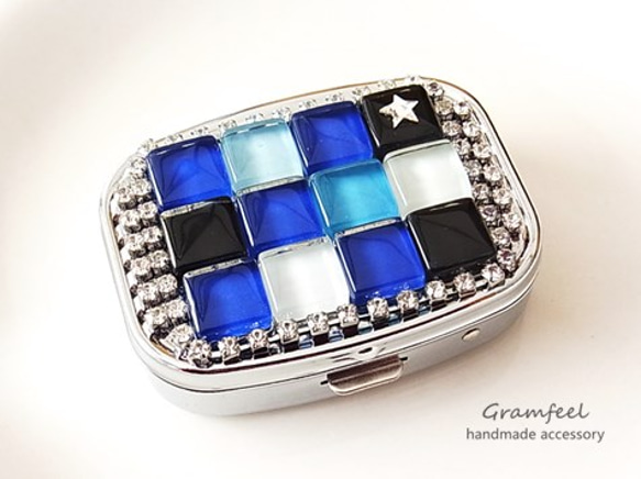 夜空に輝くガラスタイル＆星スワロフスキー** ピルケース