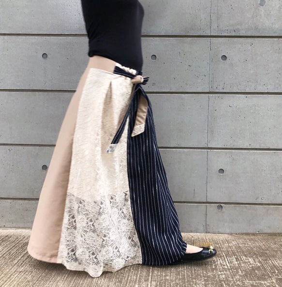 [11/12 再次上架] 喇叭形長裙，帶有「古董蕾絲」條紋和 4 種材質。彈性腰春夏 第5張的照片