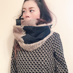 ■10天內出貨■ [11月8日補貨] 深海軍藍與復古金色相間的經典圍脖。蓬鬆的針織圍巾，溫暖過冬。 第5張的照片