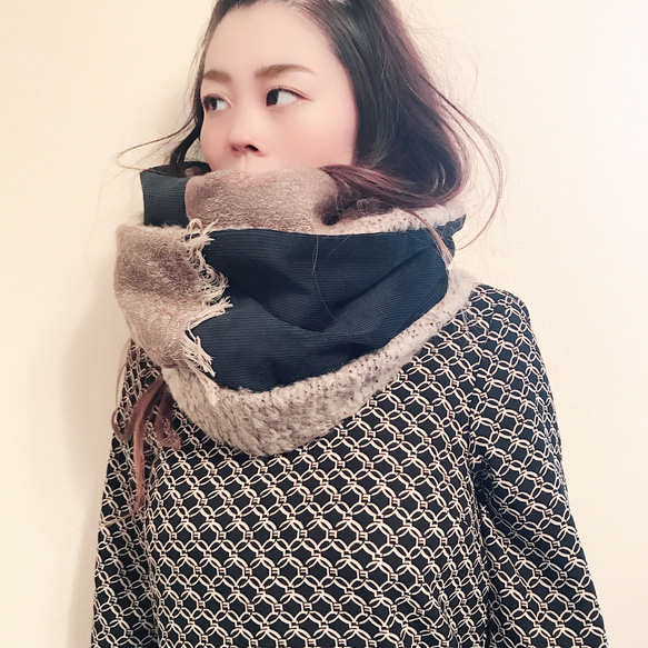 ■10天內出貨■ [11月8日補貨] 深海軍藍與復古金色相間的經典圍脖。蓬鬆的針織圍巾，溫暖過冬。 第5張的照片