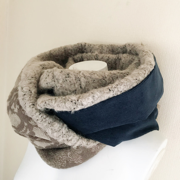 ■10天內出貨■ [11月8日補貨] 深海軍藍與復古金色相間的經典圍脖。蓬鬆的針織圍巾，溫暖過冬。 第6張的照片