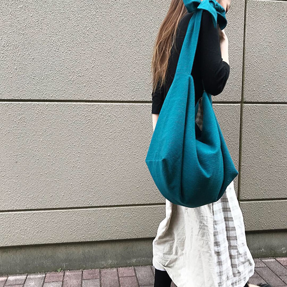 ■7天內出貨■【4月12日重新販售】四合一！容量超大的圓形包包，滿足你所有需求。亞麻肩包、斜背包，春季必備。 第2張的照片