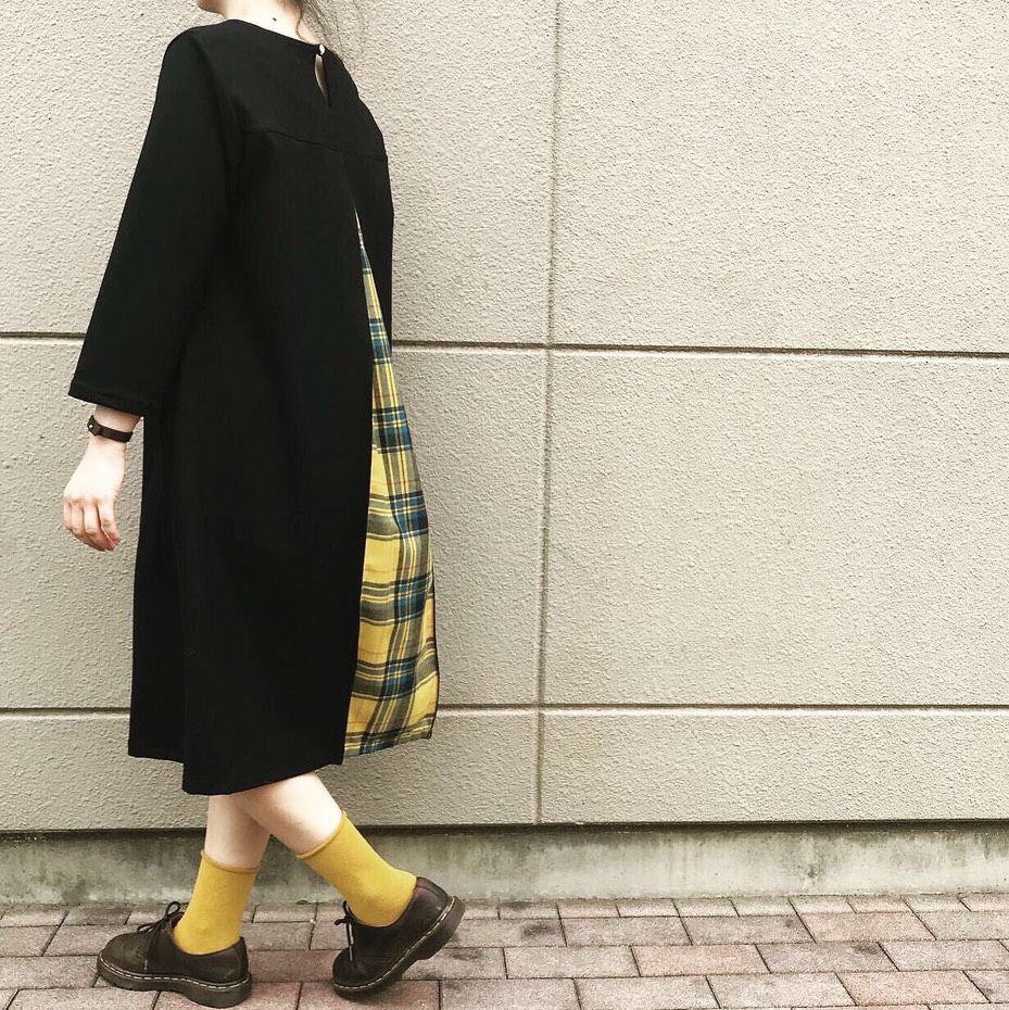 ■10日内発送■【再販】細見えワンピース。「大人顔の上質素材」タータンチェック Aライン ワンピース ネイビー