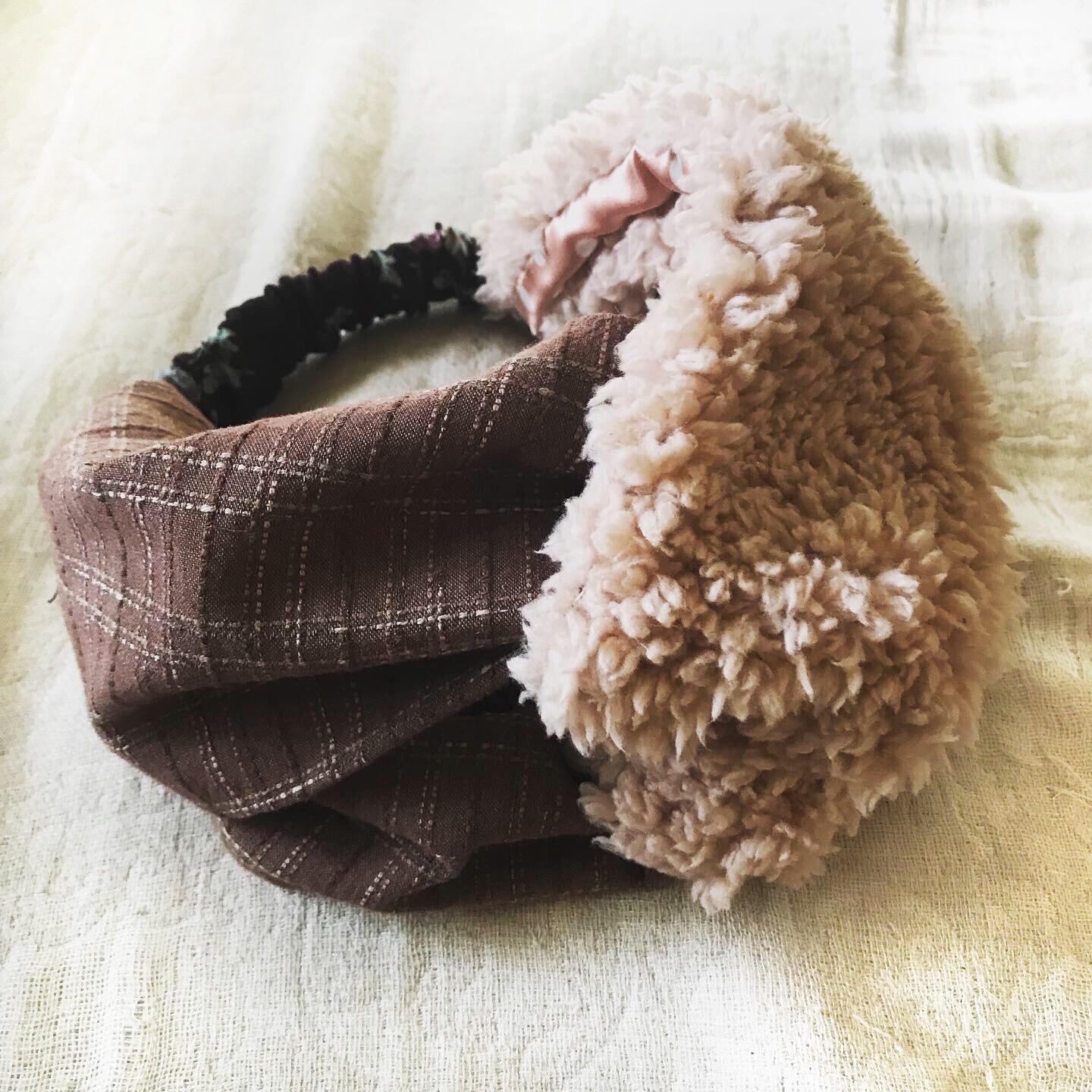 ■10日内発送■【11/1再販】「冬のペールピンクとリネンのヘアバンド。」ヘアアクセサリー くすみ ピンク リネン 冬