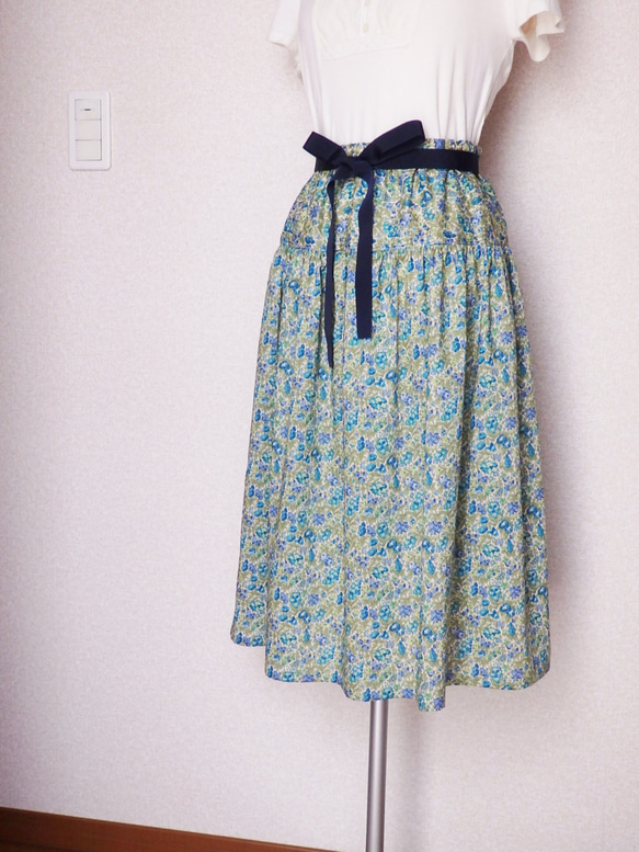 リバティ スッキリ二段ギャザースカート〈Wild　Rose 〉 4枚目の画像