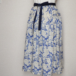 リバティ スッキリ二段ギャザースカート　＜Amelie's Rose＆Garden＞ブルー系 3枚目の画像