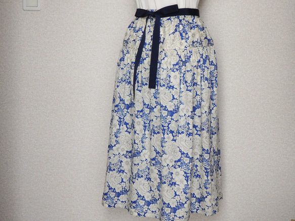 リバティ スッキリ二段ギャザースカート　＜Amelie's Rose＆Garden＞ブルー系 3枚目の画像
