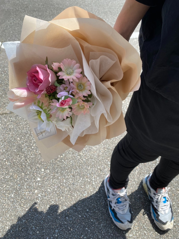 ＊ご希望の色合いで作る＊造花の韓国風花束トスブーケ(大) 2枚目の画像