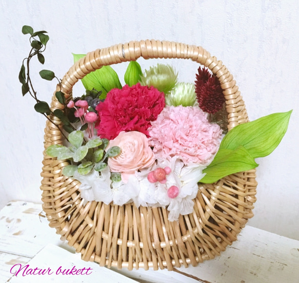 母の日フラワーアレンジ 大輪カーネーションの花かごピンク  