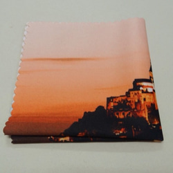真っ赤な夕焼けにかかるモンサンミッシェル　ハンカチ　（世界遺産シリーズ） 2枚目の画像