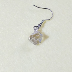 原石ヒマラヤ水晶のピアスdc320 1枚目の画像