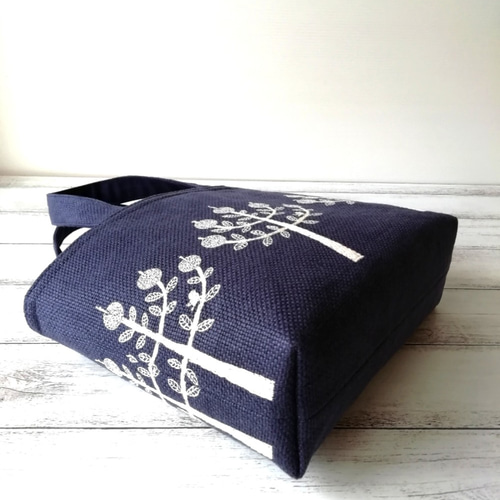 ミナペルホネン ringo ネイビー リネン トートバッグ ハンドメイド ミナペルホネン,ringo 刺繍生地リネンのミニトートバッグ