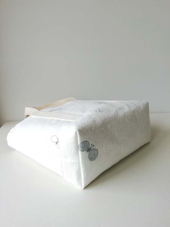 [受注製作]ミナペルホネン,ちょうちょ刺繍生地.トートバッグ/ホワイト 7枚目の画像