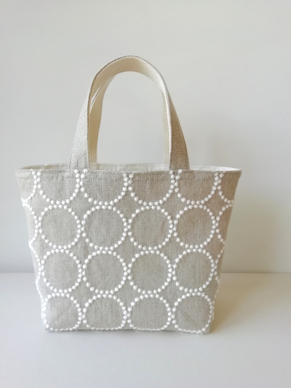 ミナペルホネン　ハンドメイド　BOXタイプボディバッグ　タンバリンベージュ ミナペルホネン ハンドメイド BOXタイプボディバッグ タンバリン