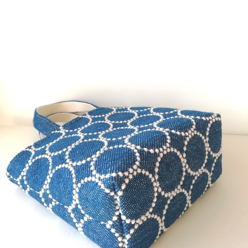 タンバリン　dop生地　ブルー×ベージュ刺繍　トートバッグ cache cache]刺繍トートバッグ | KOBUNSHA SELECT SHOP | [cache