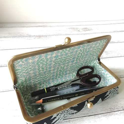 ミナペルホネン,land theater,刺繍リネン生地のがま口BOX型マルチ  