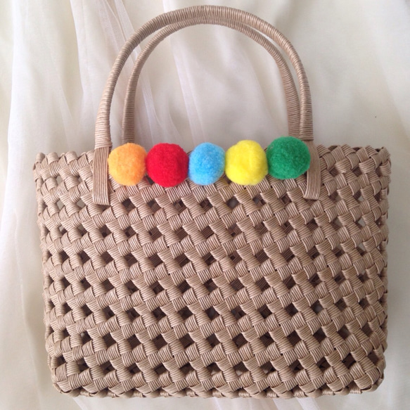送料無料／カラフルポンポンかごバッグ かごバッグ ym 通販｜Creema  