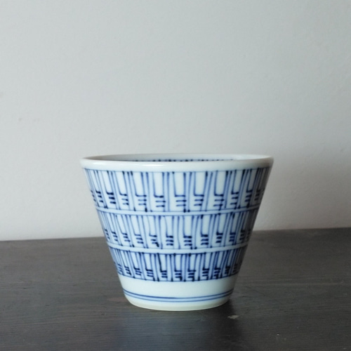 青色 幾何学模様 陶器 ぐい飲み蕎麦猪口 青色 幾何学模様 陶器 ぐい飲み蕎麦猪口