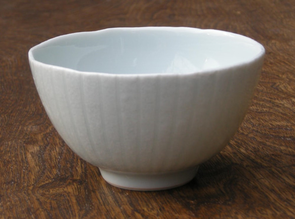 シンプルなご飯茶碗（青白磁）・小サイズ 1枚目の画像