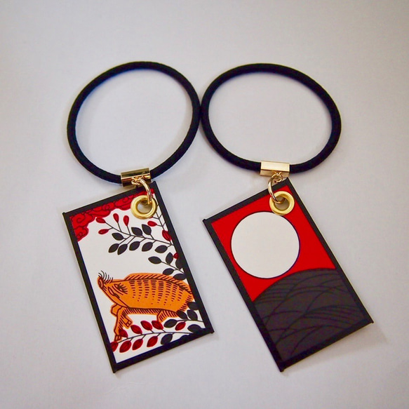 ご予約品・お取り置き】花札ヘアゴム合計2点セット/「萩に猪」黒札と  