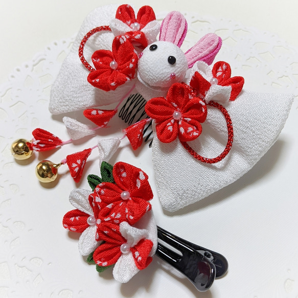 れいほ〜様御依頼品　うさぎのたちりめんボール　つまみ細工　ちりめん細工　七五三 ☆七五三 髪飾り ☆ちりめんうさぎ ☆つまみ細工 ☆ヘアアイテム