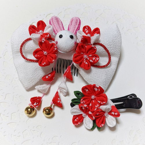 れいほ〜様御依頼品　うさぎのたちりめんボール　つまみ細工　ちりめん細工　七五三 七五三 ちりめん細工 髪飾り つまみ細工 うさぎ - メルカリ