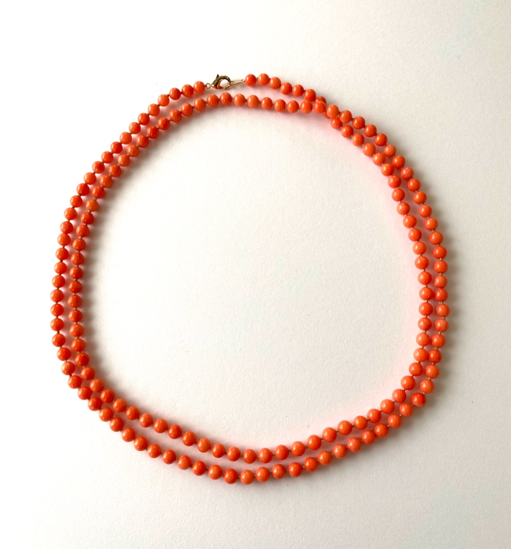 ロングコーラルネックレス