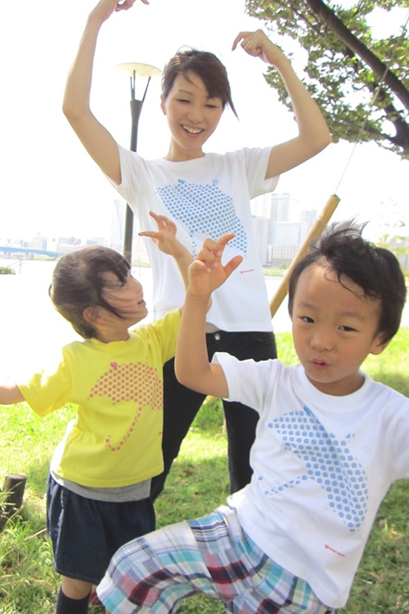 ＜在庫カラー・サイズのみの販売 半額割引3000円→1500円 在庫確認＞umbrella- 傘 -キッズ半袖Tシャツ 5枚目の画像