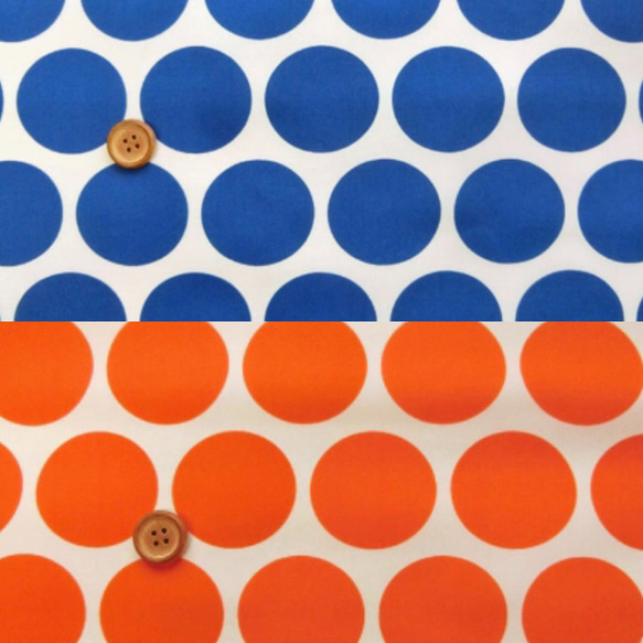 大きなドット 半袖/長袖 お食事エプロン ロングタイプ(イエロー・オレンジ・ブルー) 3枚目の画像