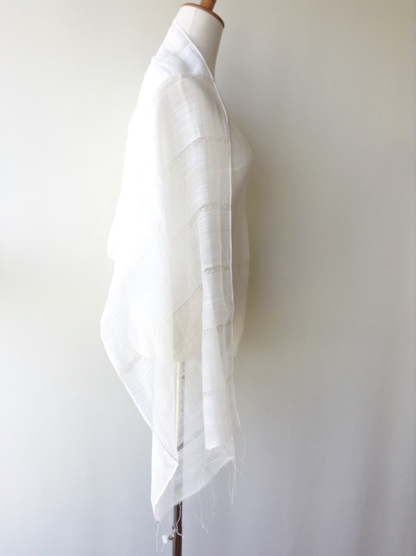 *白色*柔軟的絲巾披肩 第2張的照片