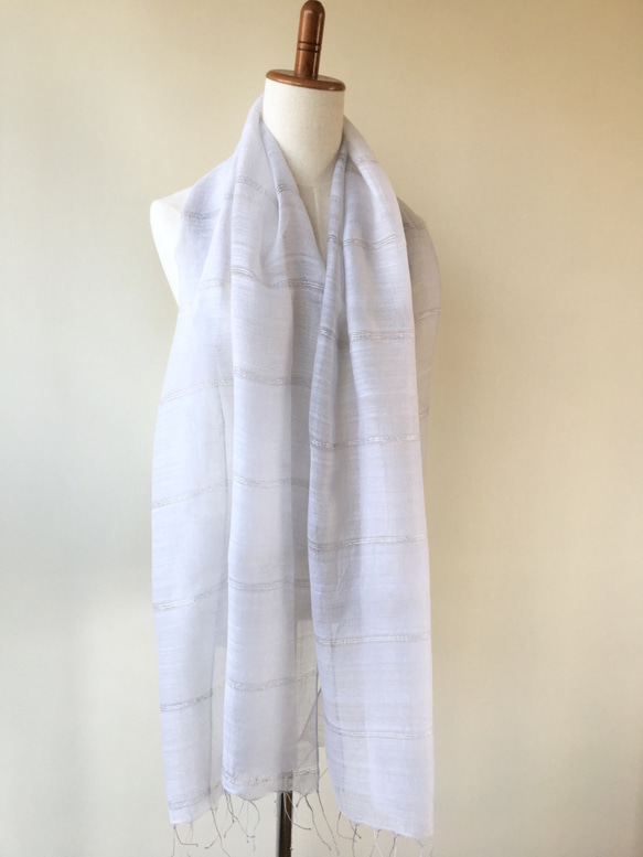 *白×白灰色*柔軟的絲綢披肩 第3張的照片