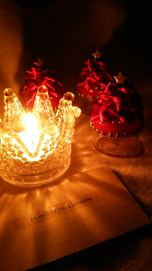 【Creema限定超早割価格】真っ赤なリボンの小さなクリスマスツリー.アクセサリーケース☆ウッド調LEDキャンドル付 7枚目の画像