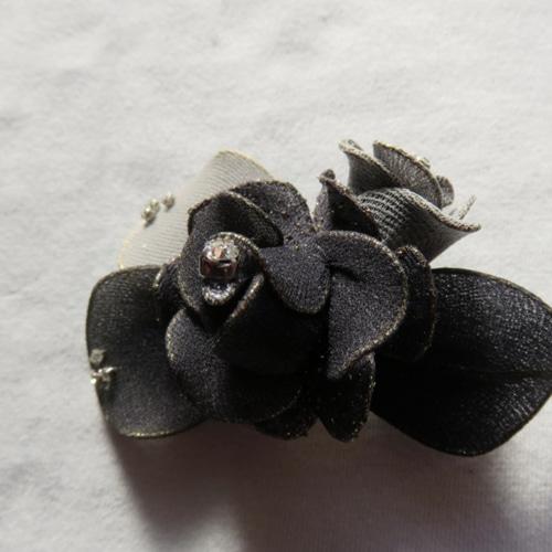 Trifari トリファリ ゴールドトーン ブラックローズ 黒薔薇の