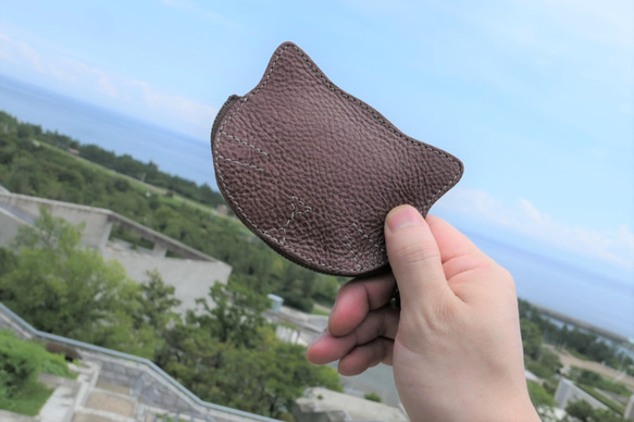 猫モチーフの本革コイン＆カードケース / tama -brown- 1枚目の画像