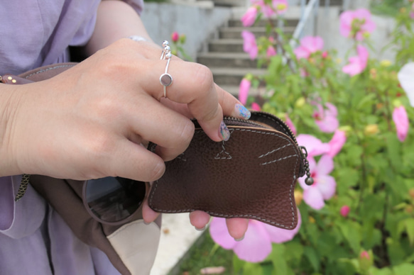 猫モチーフの本革コイン＆カードケース / tama -brown- 3枚目の画像