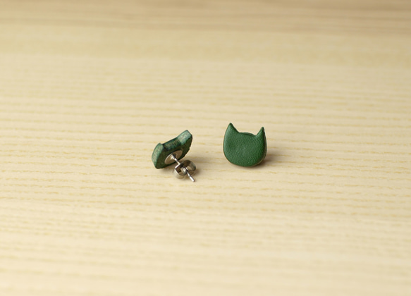 本革"ねこ"ピアス / puchi -pierce GREEN 2枚目の画像