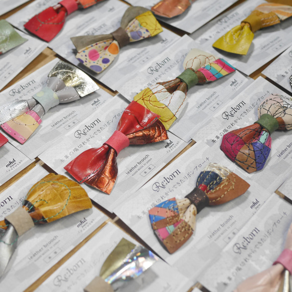 【送料無料】本革の端切れからできたリボンブローチ / Re:born (ランダム３個１セット-ミックス- 2枚目の画像