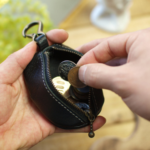 コーヒー豆形状のカラビナ付きコインケース / mame -black- 小銭入れ